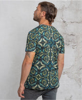 man wearing spiraleaves print cotton tshirt
