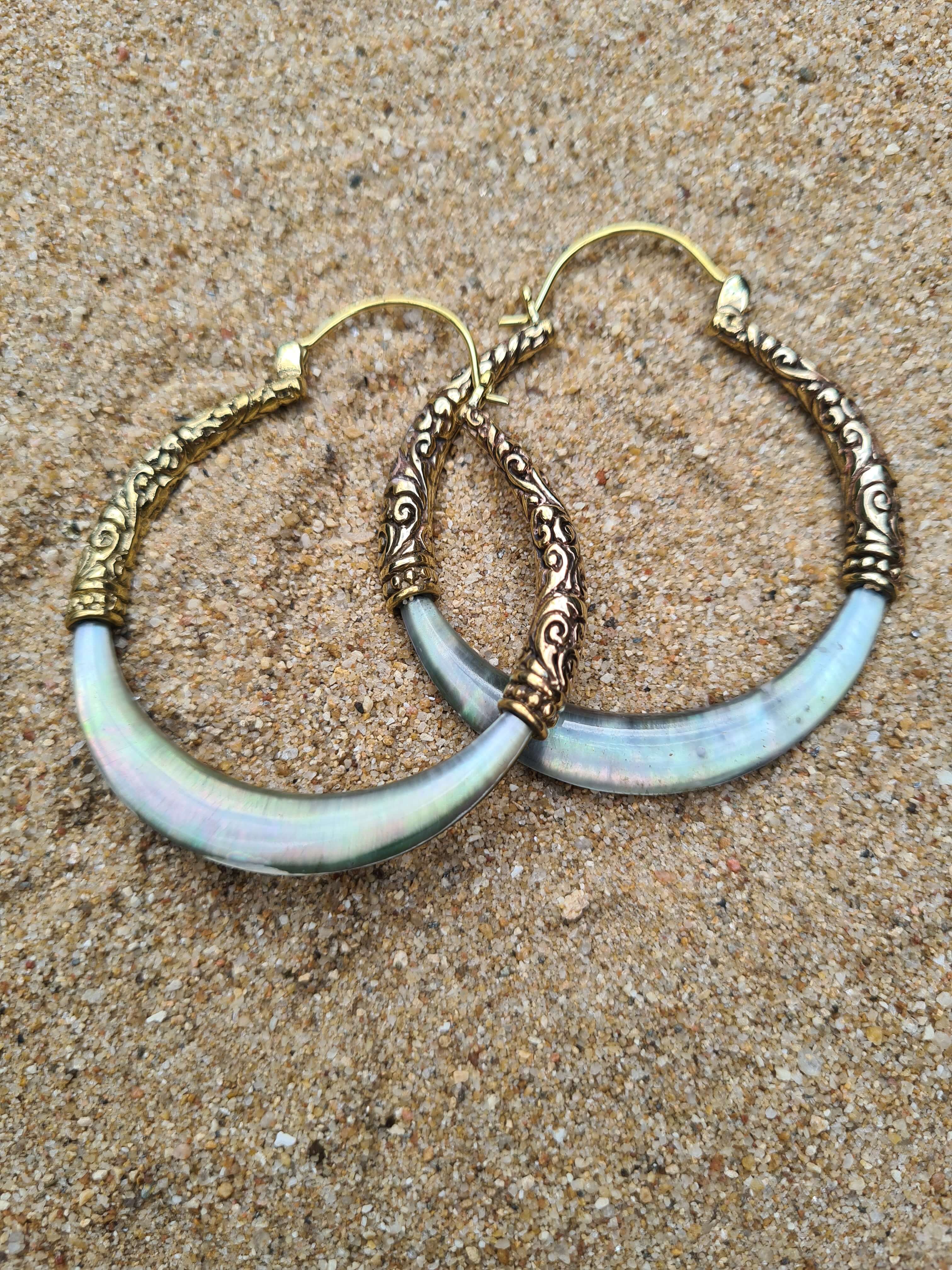 bonita black shell and brass earrings
