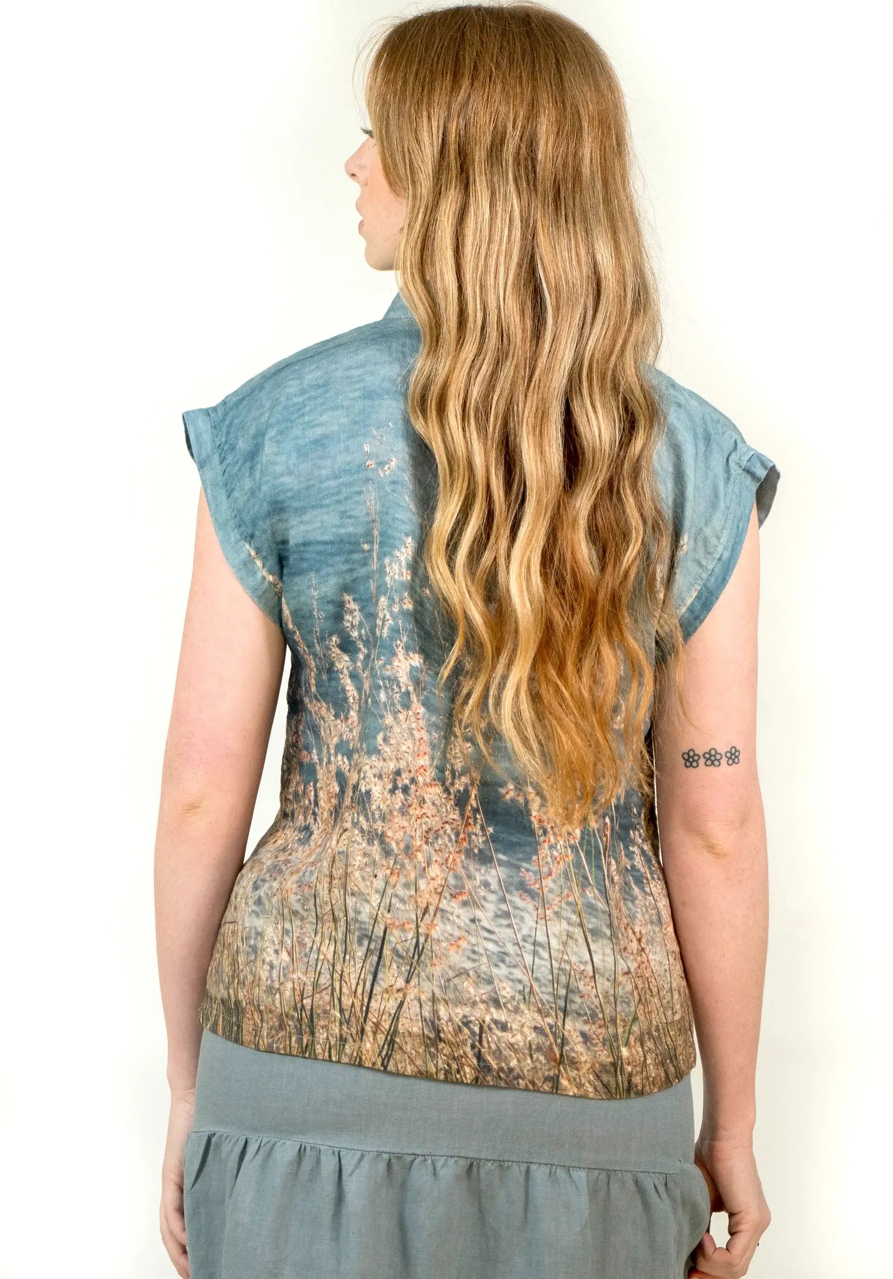 ocean views through grasses hemp ladies photo print tee