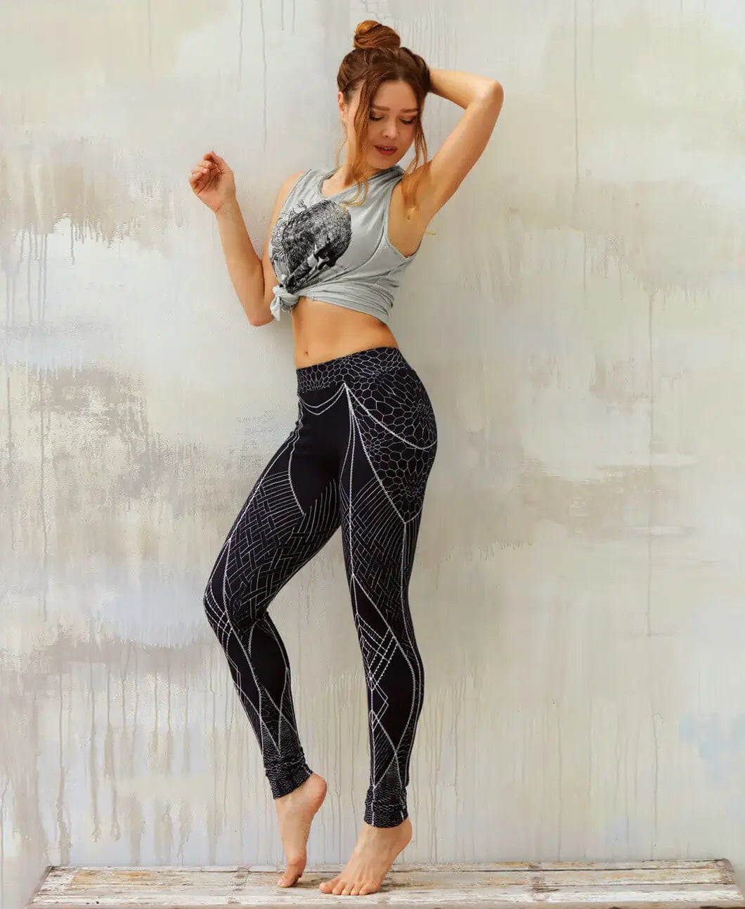 ladies black fractal print leggings