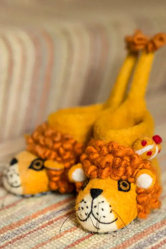 kids felt lion slippers