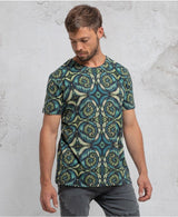 man wearing spiraleaves print cotton tshirt