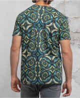 man wearing spiraleaves print cotton tshirt