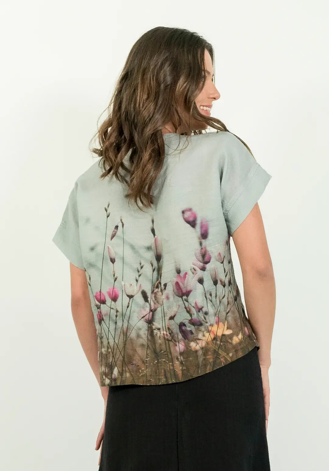 photo print linen tee with seaside flowers