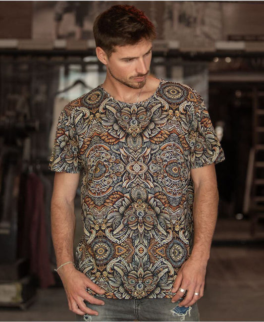 Men’s organic cotton T-shirt with psychedelic art, worn by model at music festival